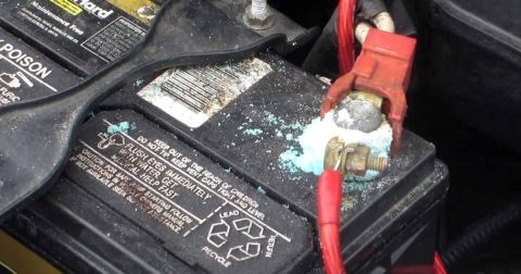 Su-dung-pin-xe-dien-khong-ro-nguon-goc